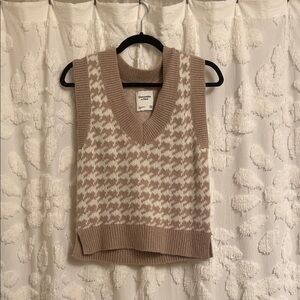 Abercrombie & Fitch Brown and Cream Houndstooth V-Neck Sweater Vest